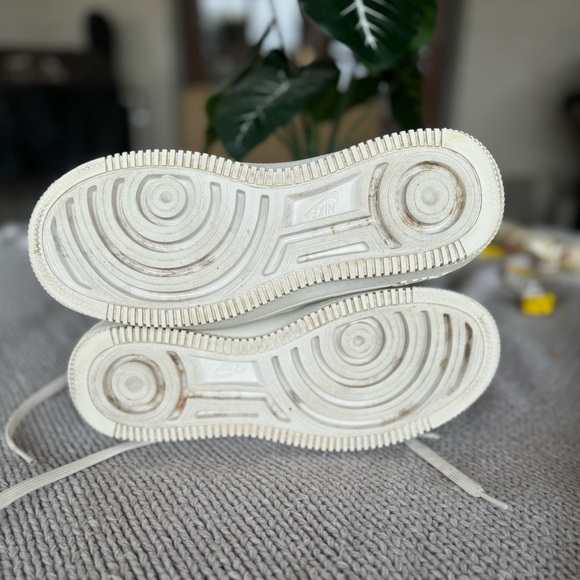 Nike Women's Platform Shoes in White and Silver - Picture 7 of 10